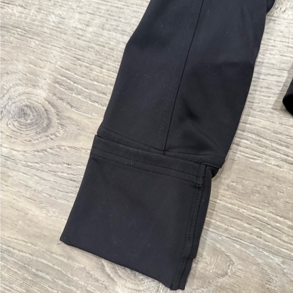 *Lightly Worn* Authentic!! Excellent Condition!! Size 12 Lululemon Black Jacket - Picture 10 of 10
